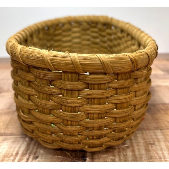 VTG Nantucket Basket Large Oval Hand Painted Folk Village Scene Wood Bottom - Picture 4 of 6